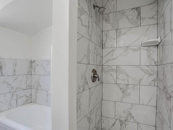 3rd image of 606 Arroyo Dr #A