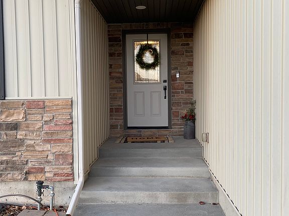 3rd image of 1775 Brookview Dr