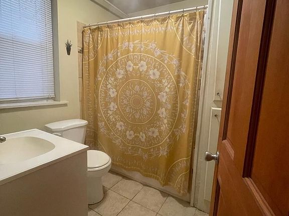 4th image of 1523 Christian St APT 1F