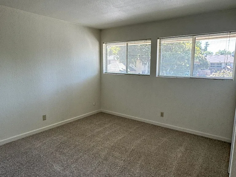 2950 Portage Bay — Photo 27