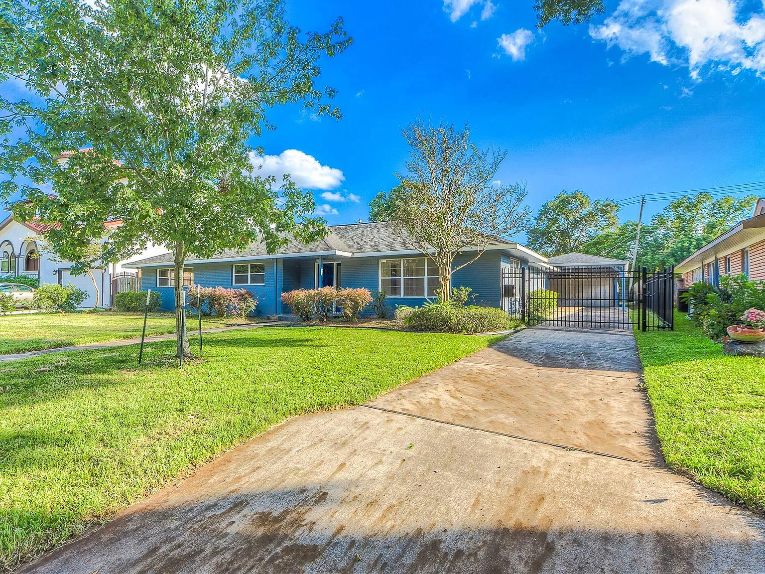 4 bed, 2.5 bath, 3055 sqft, $3,750 — Photo 2