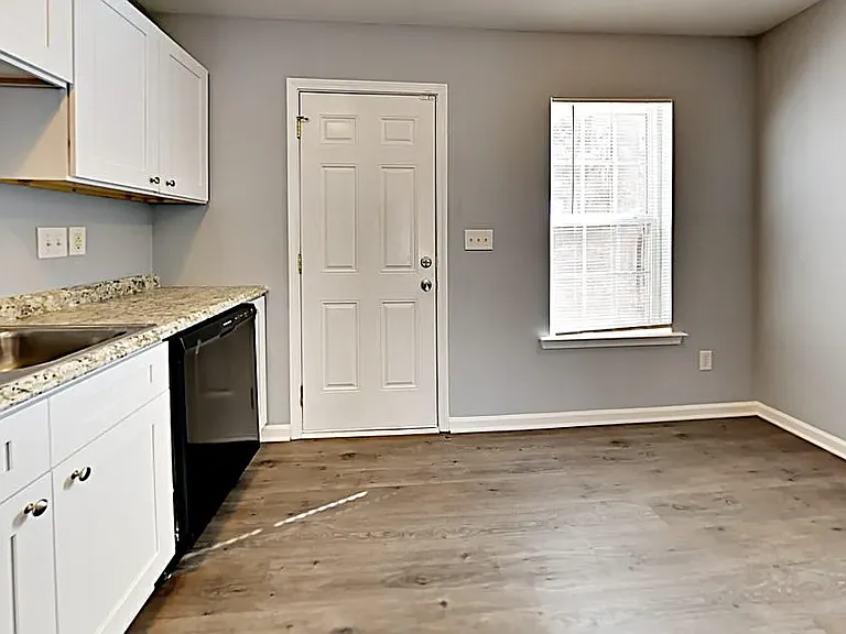 2805 Kendrick Dr — Photo 2