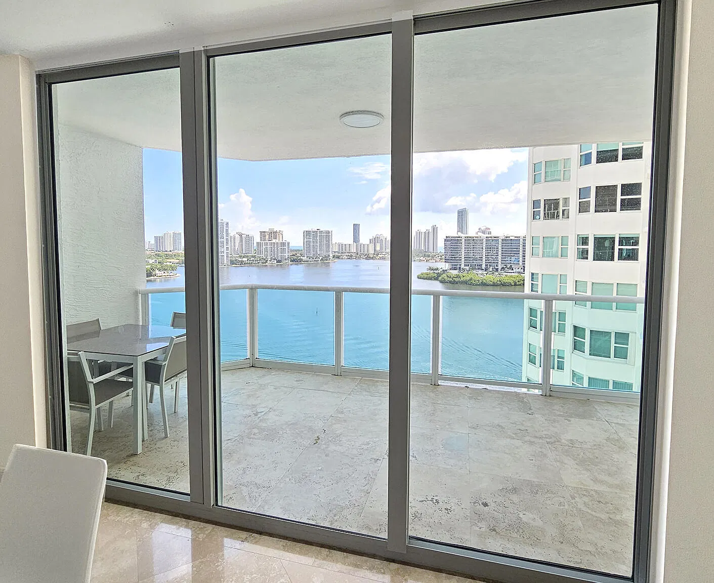 3 bed, 3.5 bath, 3073 sqft, $11,850 — Photo 2