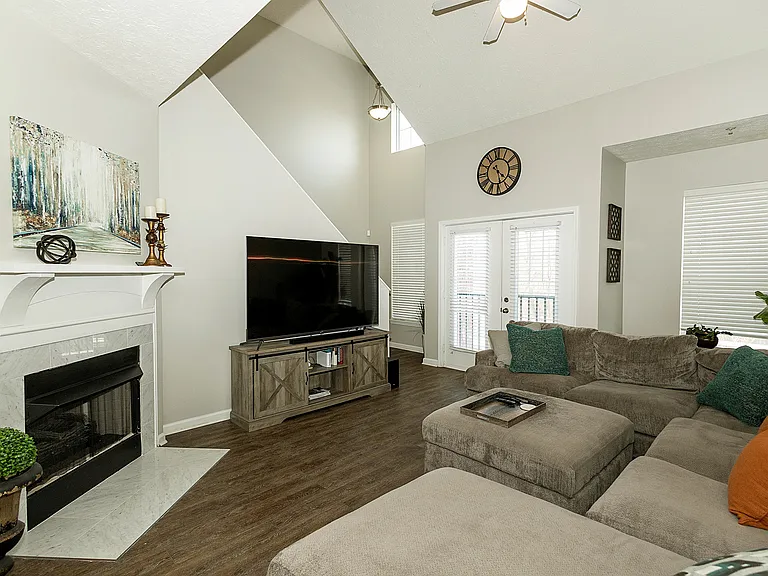 6595 Reserve Dr — Photo 3