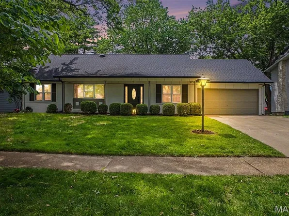 1015 Fernway Ln, Saint Louis, MO 63141