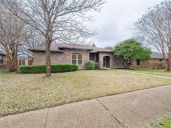 3rd image of 2901 Hampshire Dr
