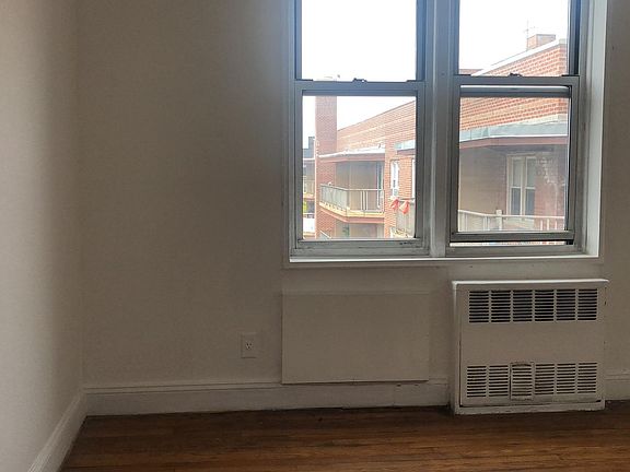 3rd image of 14430 Roosevelt Ave Floor 6