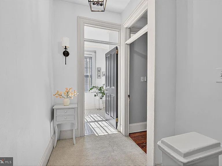 403 N Queen St — Photo 19