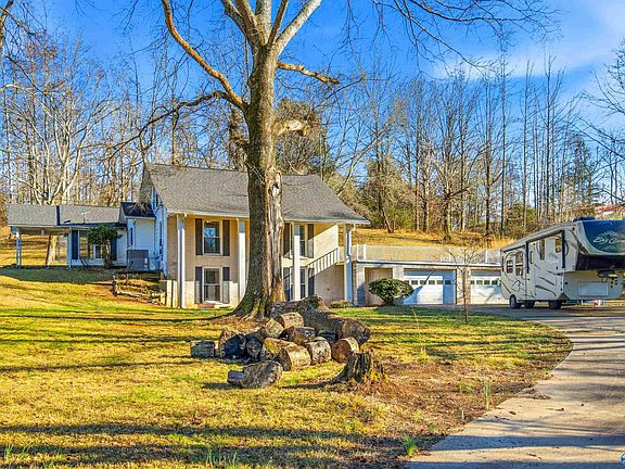 3rd image of 220 Hammond St