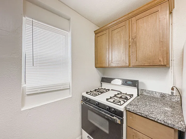 809 N Virginia St — Photo 16