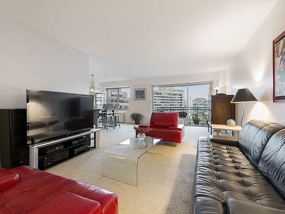 3rd image of 400 E 56th St APT 33P