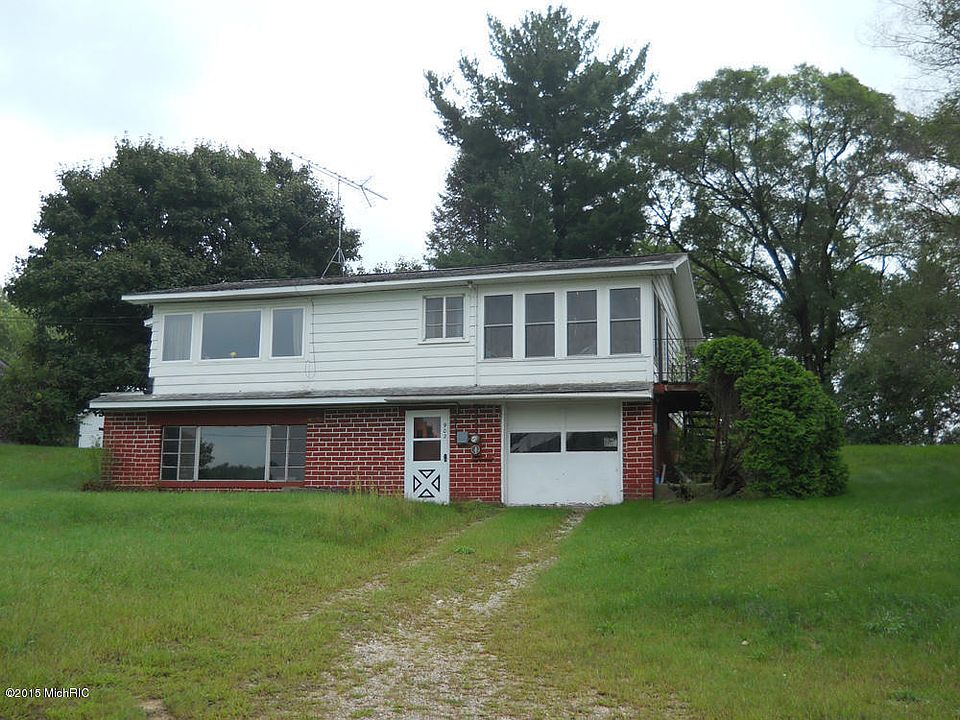 1st image of 902 Oak Dr