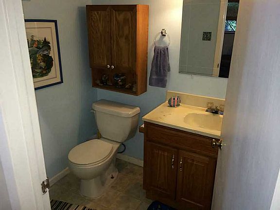 3rd image of 827 Burr Oak Dr
