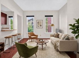 8 Stanhope St, Brooklyn, NY