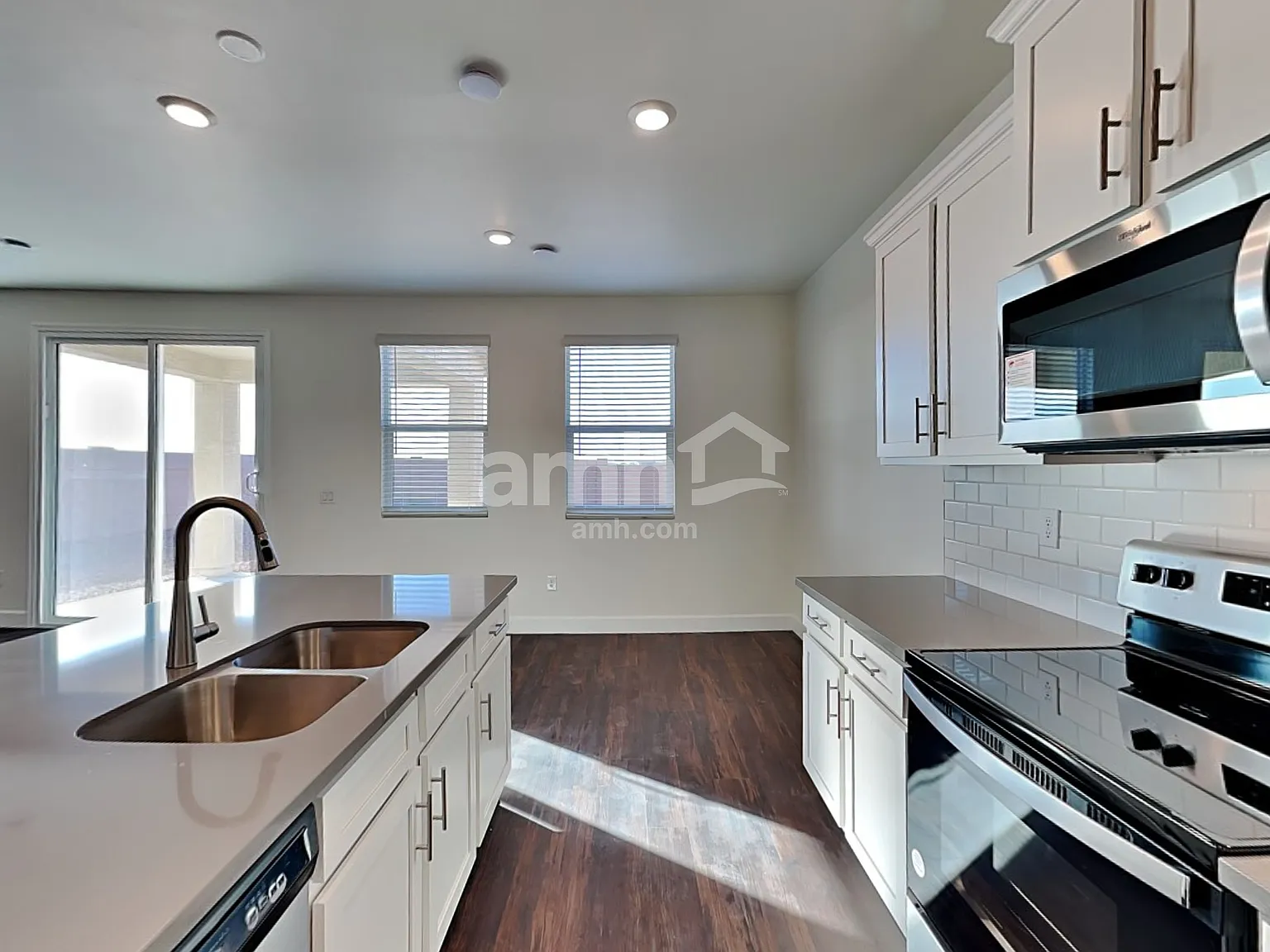 4 bed, 2.5 bath, 2292 sqft, $2,315 — Photo 3