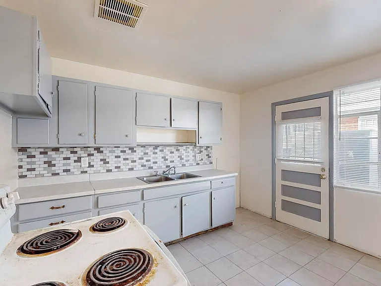 1033 Louisiana Blvd SE — Photo 22