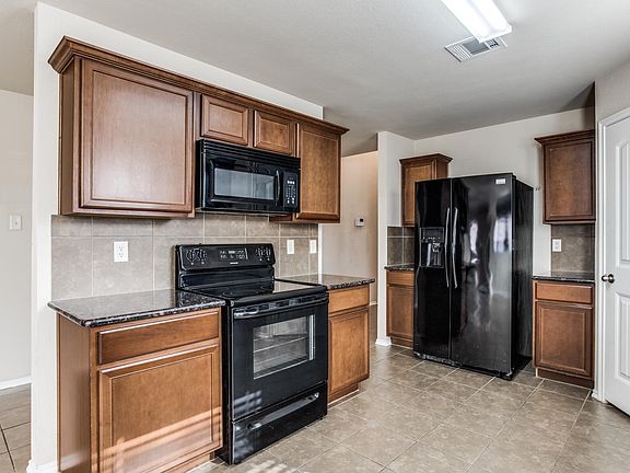 5th image of 2805 Thistlewood Dr