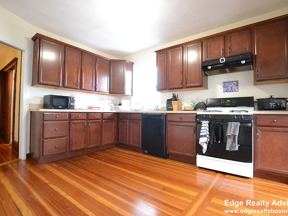 1st image of 27 Turner St #3