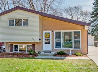 597 Dawes Ave, Glen Ellyn, IL 60137