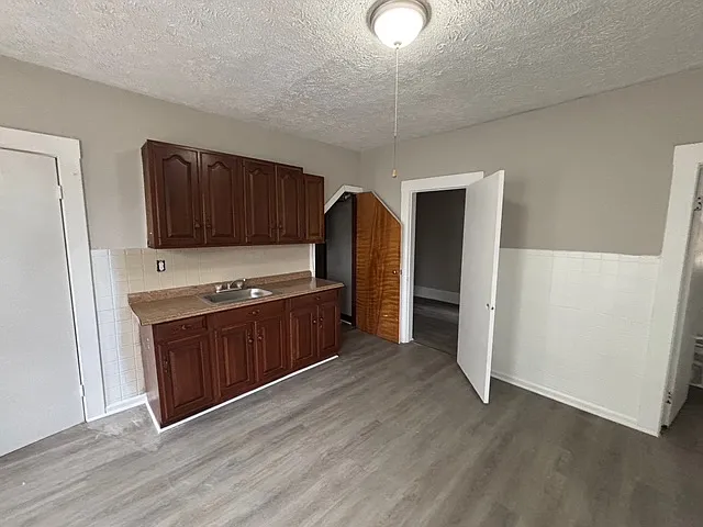 2 bed, 1320 sqft, $1,050 — Photo 2