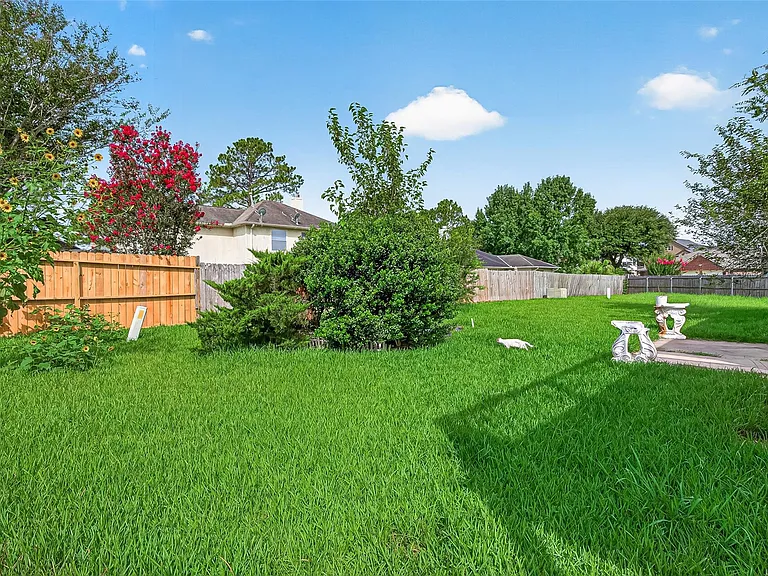 8202 Worthington Dr — Photo 43