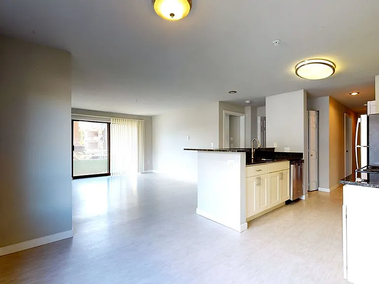 Avalon West Apartments — Photo 21