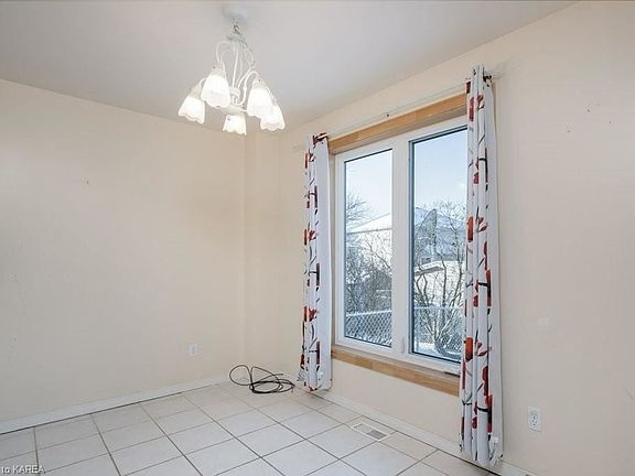 3rd image of 1362 Brackenwood Cres