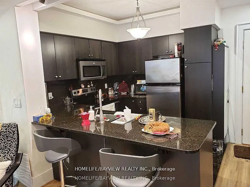 9225 Jane St — Photo 2