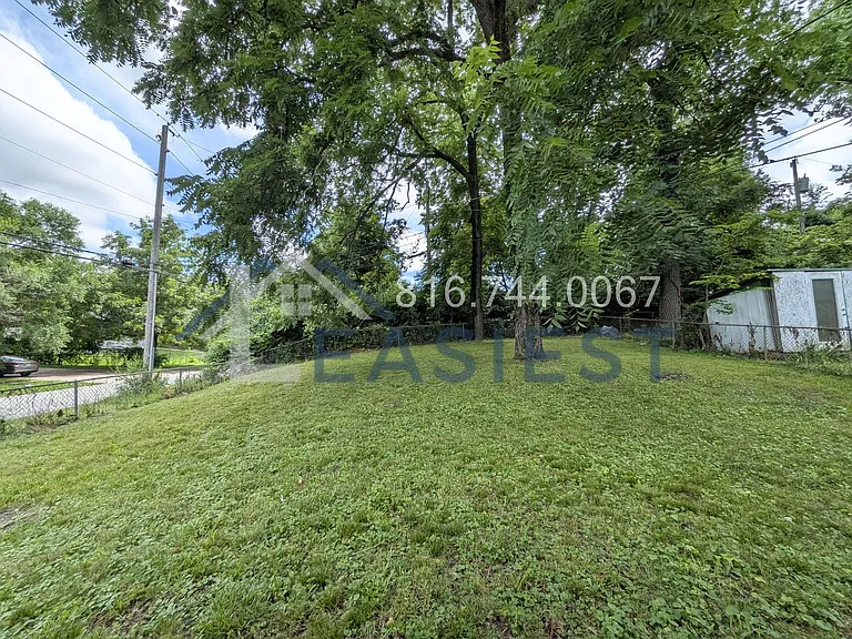2129 E 77th Ter — Photo 23