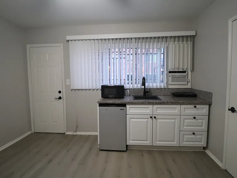 1801 N Gramercy Pl #1A — Photo 3