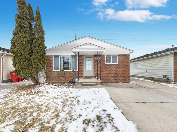 39273 Muffatt St, Harrison Township, MI 48045