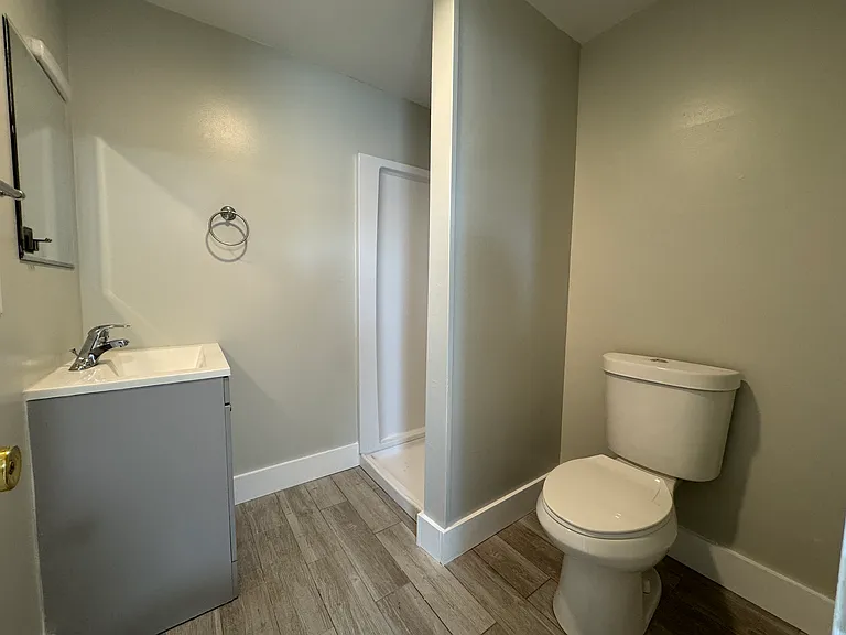 905 Riverside Dr #4 — Photo 6