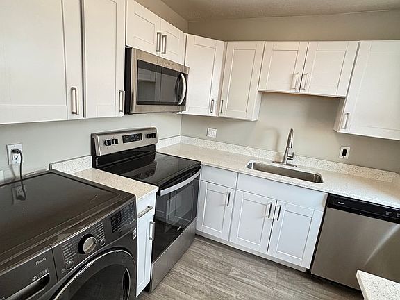 3rd image of 111 24th St APT 301