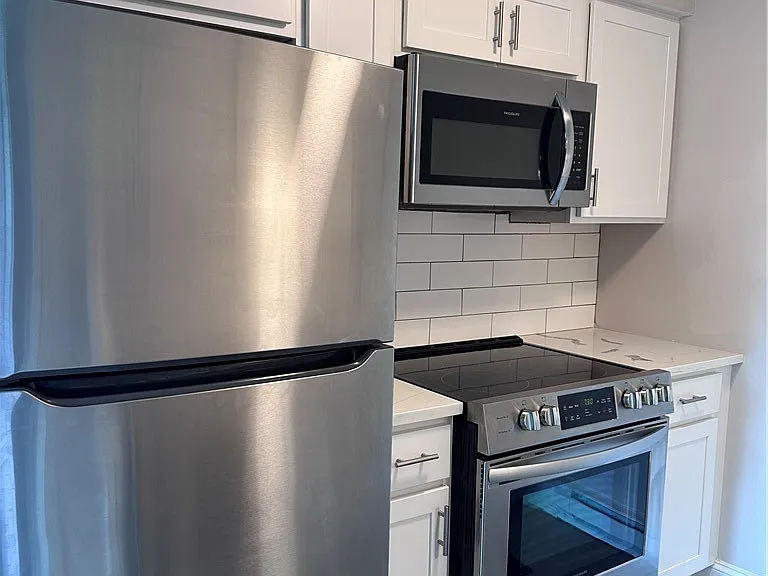 335 Village Blvd N — Photo 9