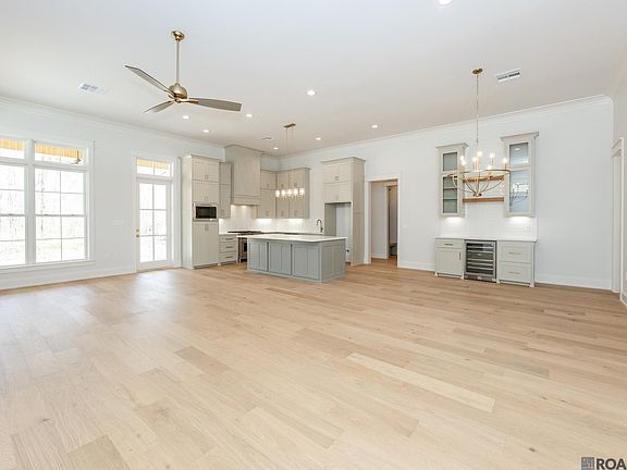 4th image of 2730 Pointe Marie Dr