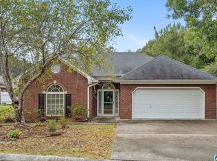 304 Creekside Ln, Gardendale, AL 35071