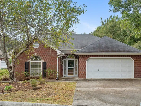 304 Creekside Ln, Gardendale, AL 35071