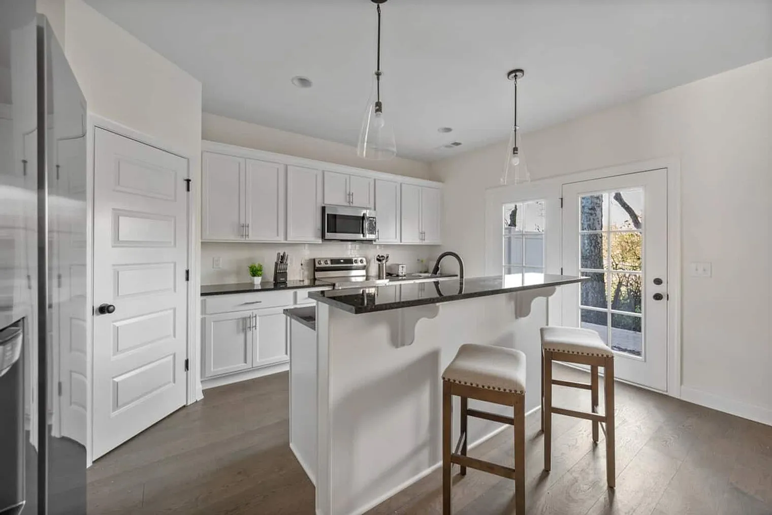 3 bed, 2.5 bath, 1636 sqft, $2,725 — Photo 4