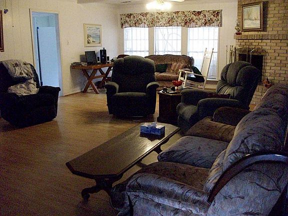 3rd image of 5015 Fallen Oaks Dr