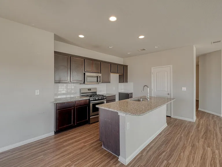 108 Kleberg Ct — Photo 5