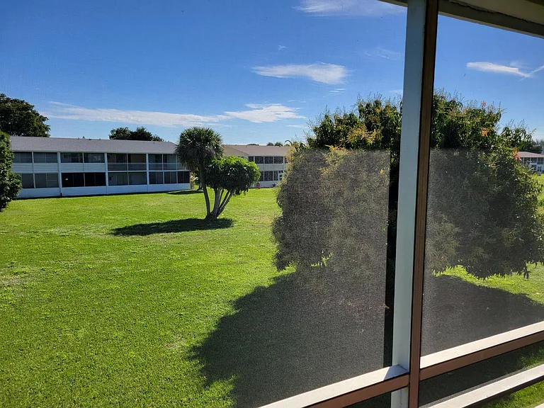Berkshire E — Photo 12