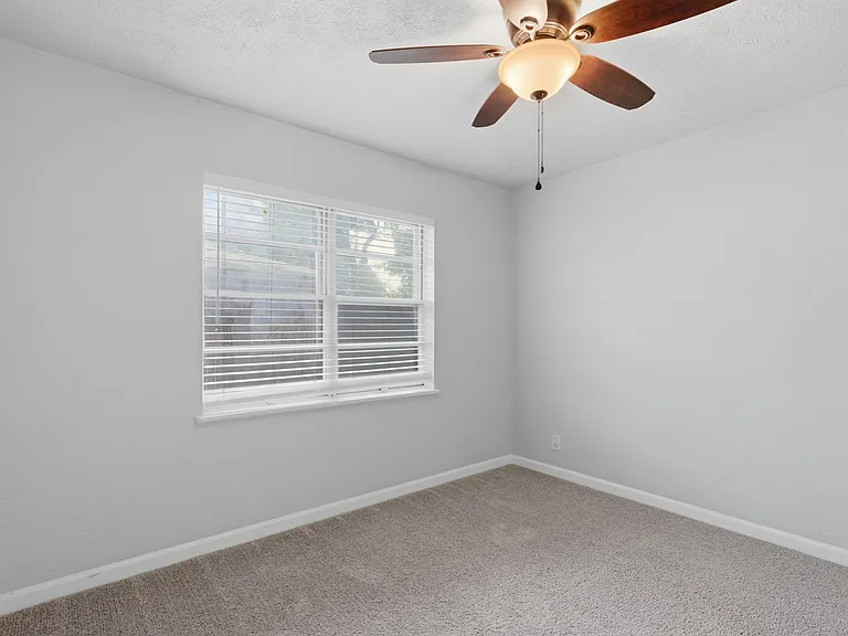 2120 Nottingham Blvd — Photo 14