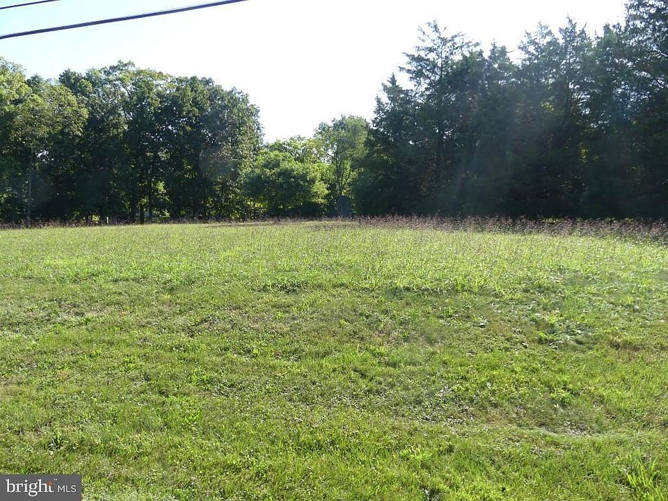 1st image of 104 Heritage Dr