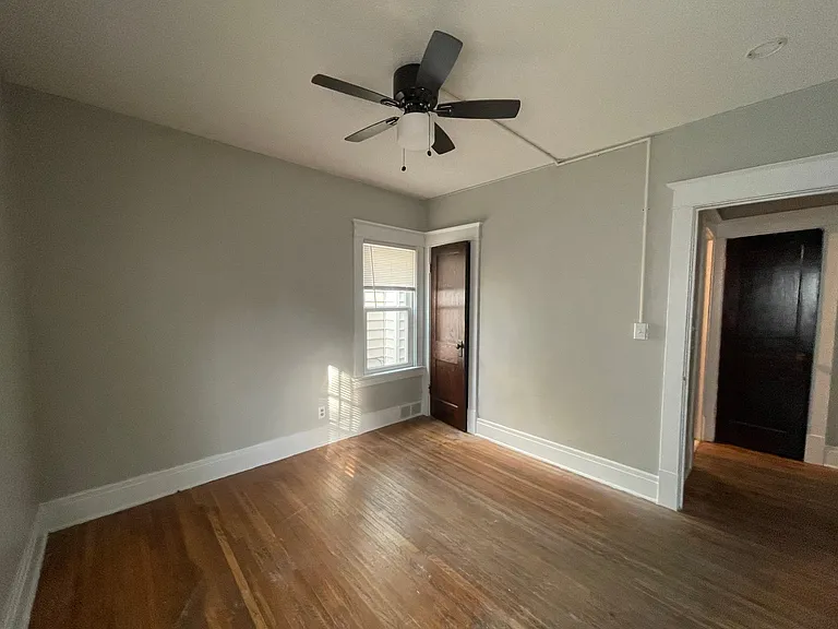 560 Linden Ave #1 — Photo 22