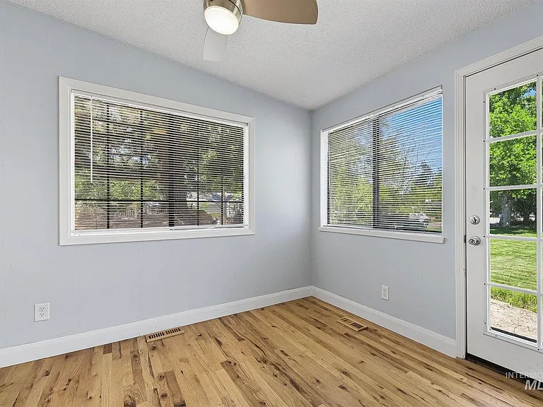 2504 S Annett St — Photo 20