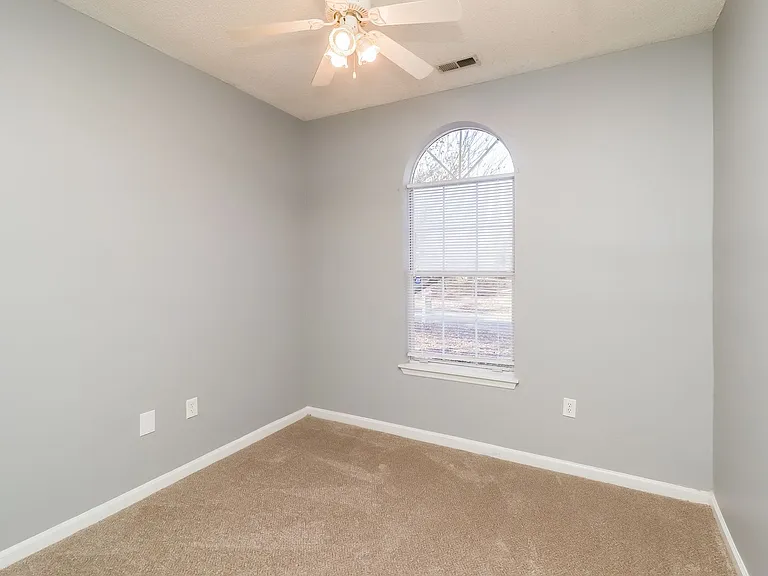 3606 Briarthorne Dr — Photo 13