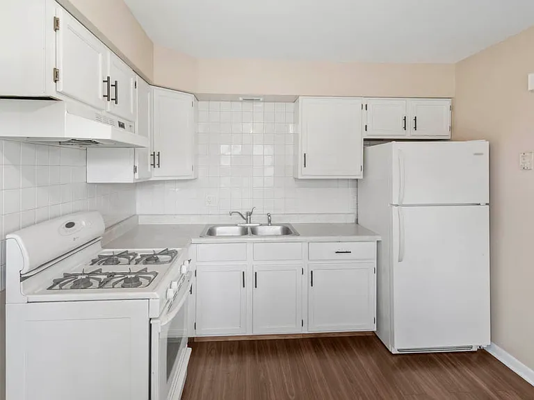 11212 1st St #4 — Photo 3