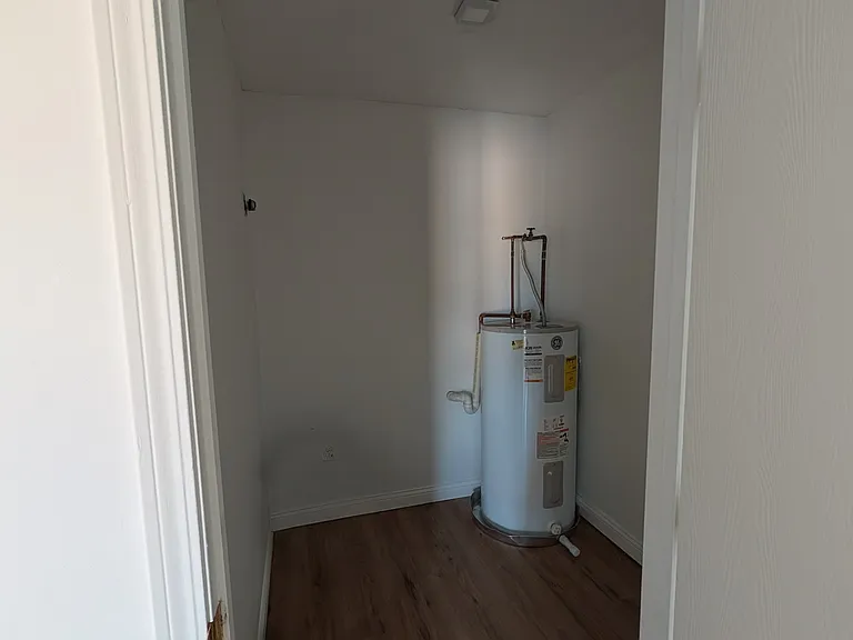5350 Camelot Dr #10 — Photo 8