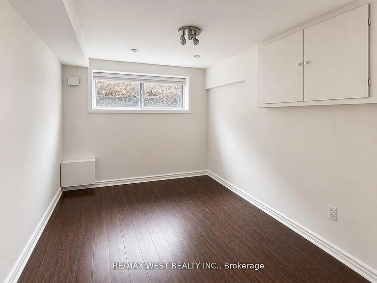 84 Mackenzie Cres #BASEMENT — Photo 11