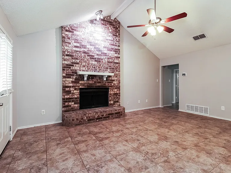 6929 Egan Way — Photo 3